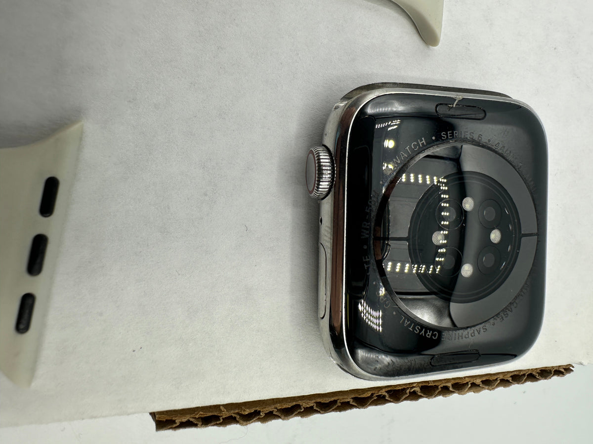 Apple Watch Series 6 GPS/Cel 44mm Silver Stainless Steel (C) FOR PARTS ONLY