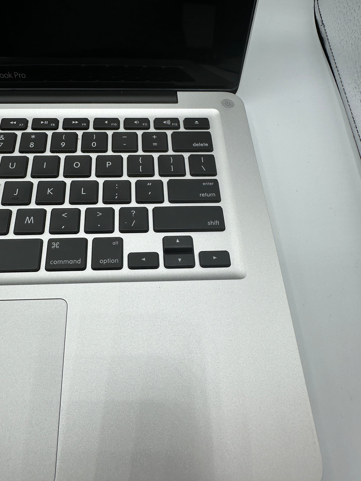 MacBook Pro 13 inch 2.4GHz Intel Core i5 Late 2011 MD313LL/A SEE DESCRIPTION