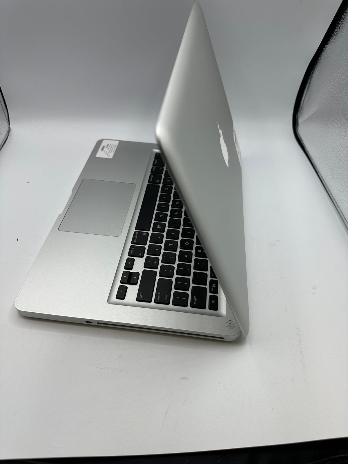 MacBook Pro 13 inch 2.4GHz Intel Core i5 Late 2011 MD313LL/A SEE DESCRIPTION